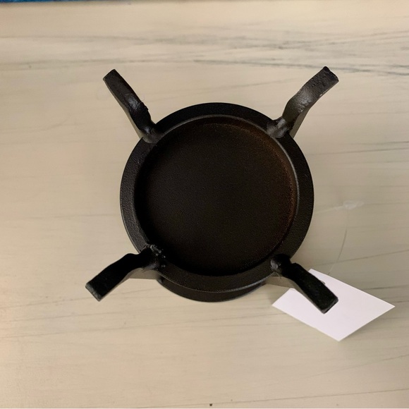 Raised Iron Small Candle Holder with Glass Insert | Yankee Candle | 3.5”x3” - Picture 4 of 7